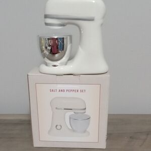White Ceramic Mixer Salt and Pepper Shaker Set NIB